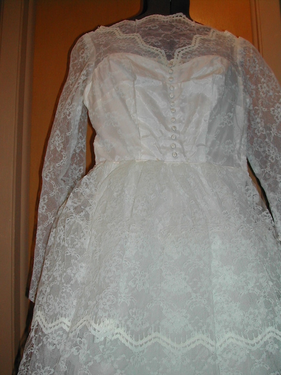 White Lacy Modest Wedding Gown with Bustle, US Si… - image 2