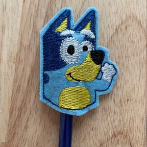 Archivo de bordado para adorno de lápiz Bluey & Bingo