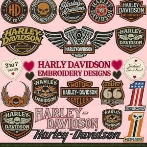 Puede incluir: Una colección de diseños de bordado digital con varios logotipos de Harley-Davidson, incluyendo motores alados, calaveras, escudos y emblemas de la Ruta 66. Los diseños se presentan en varios estilos con elementos de texto como Live to Ride y Harley-Davidson.
