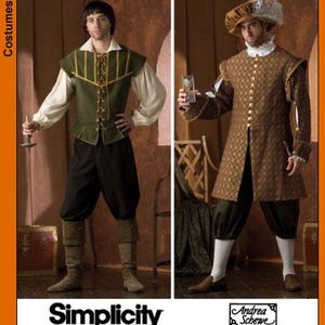 Könnte beinhalten: Ein Simplicity-Schnittmuster für historische Kostüme mit zwei Outfits. Links eine grüne Weste mit gelber Borte, cremefarbenes Hemd und schwarze Kniebundhose. Rechts ein braunes gestepptes Wams, weißer Halskrause und passende Kniebundhose.