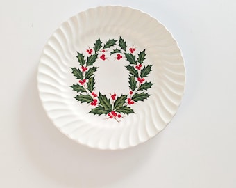 ヴィンテージ Scio Pottery クリスマスプレート 日本製 白陶器 緑と赤のヒイラギの葉模様 ホリデーディナー皿 デッドストック 1980年代
