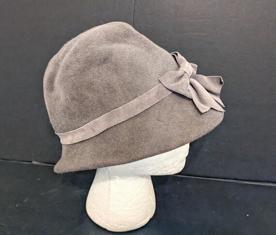 Vintage Ladies Hat Gray Fur Anna Rizzo Cloche Style Bow  display picture 1