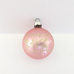Vintage Glanz Brite Weihnachtsschmuck rosa Quecksilberglas mit Goldglitzer Mitte Jahrhunderte 1950er Jahre