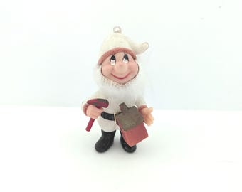 ヴィンテージ クリスマス デコレーション エルフ オーナメント フィギュア ブロー成形 ドワーフ 1960年代 白と赤のフロッキー加工 レトロ ホリデー