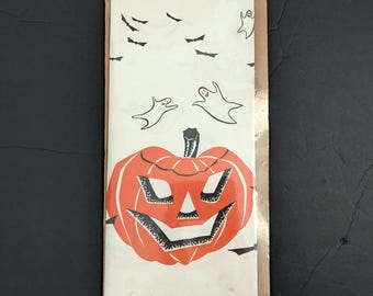 ヴィンテージペーパー製ハロウィンテーブルカバー デッドストック 1970年代 未使用 未開封 カボチャ、幽霊、コウモリのデザイン
