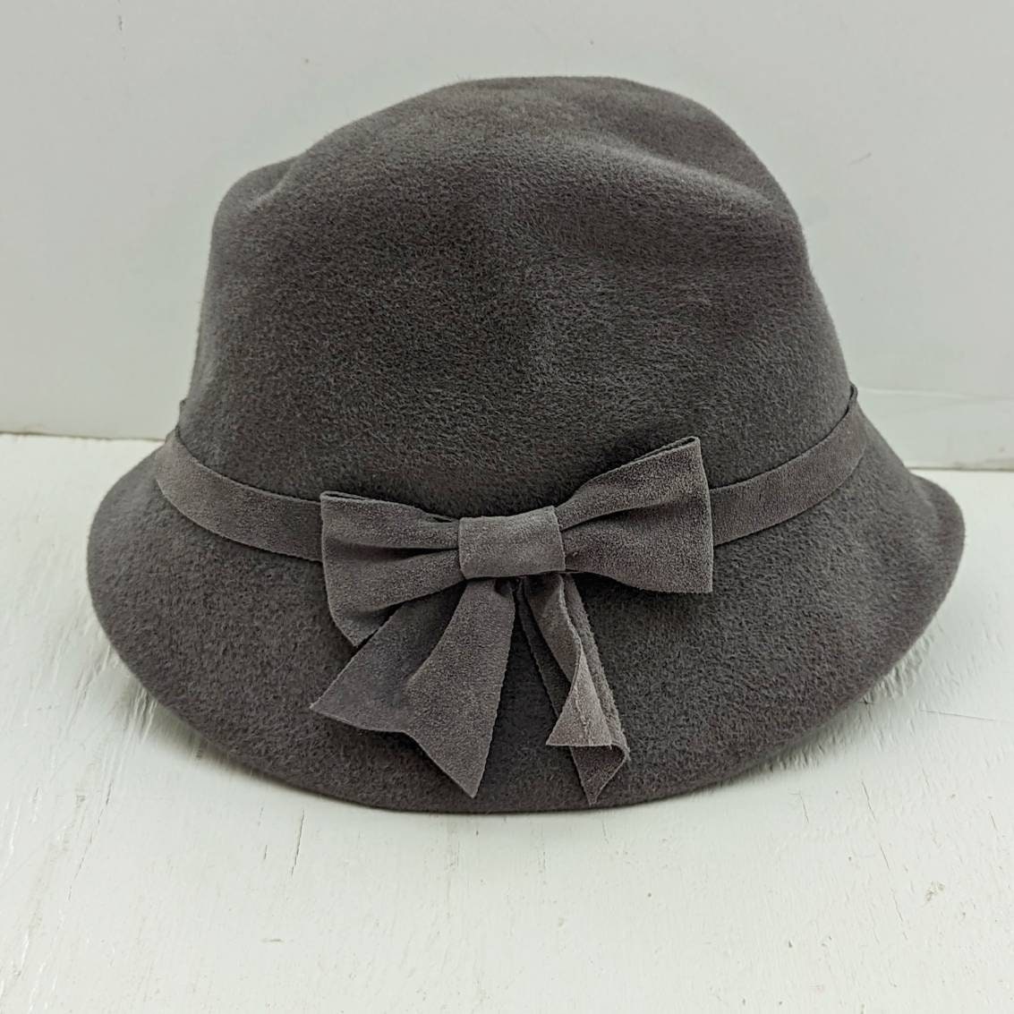 Vintage Ladies Hat Gray Fur Anna Rizzo Cloche Style Bow  display picture 1
