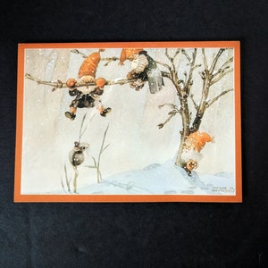 Biglietto di auguri natalizi vintage Trygve M. Davidsen con busta raffigurante gnomi di Babbo Natale nell'albero, nuovo, mai usato, anni '80.