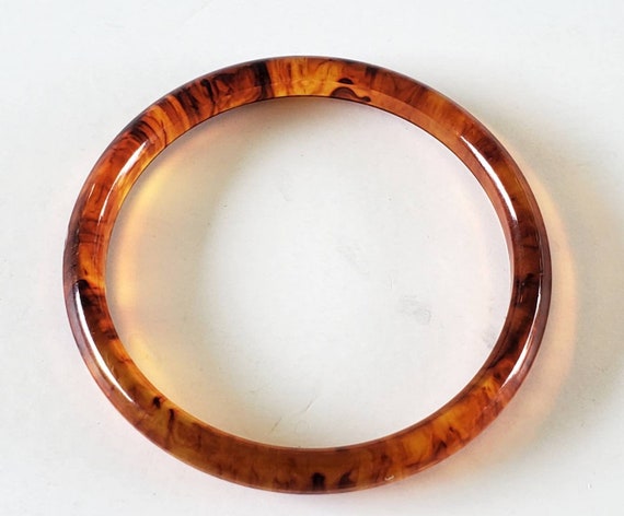 Vintage Bangle Bracelets White  & Brown Lucite Pl… - image 5