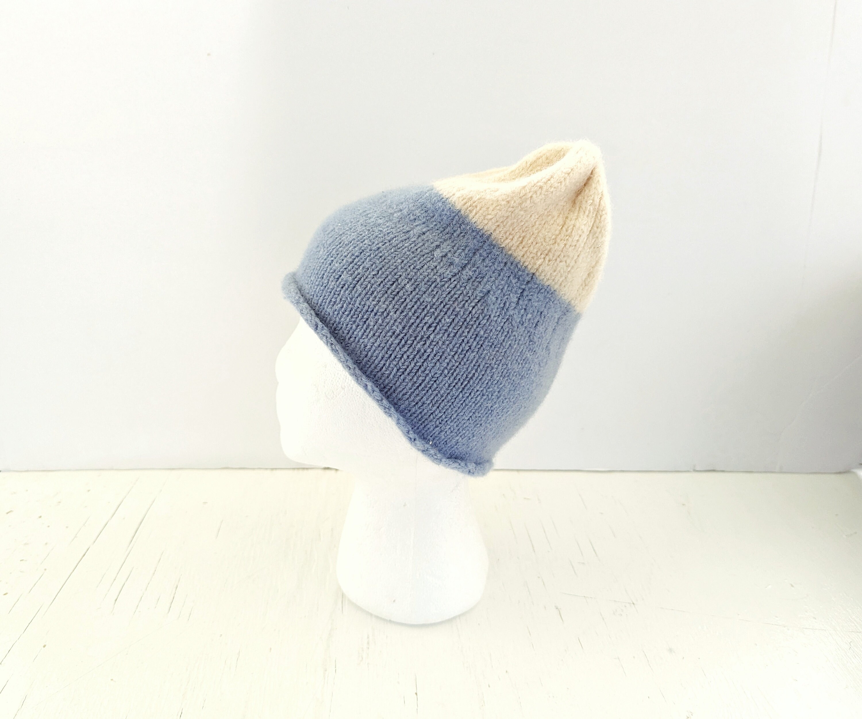 Vintage Ladies Wool Hat the Mountain Lid Ivory and Blue 