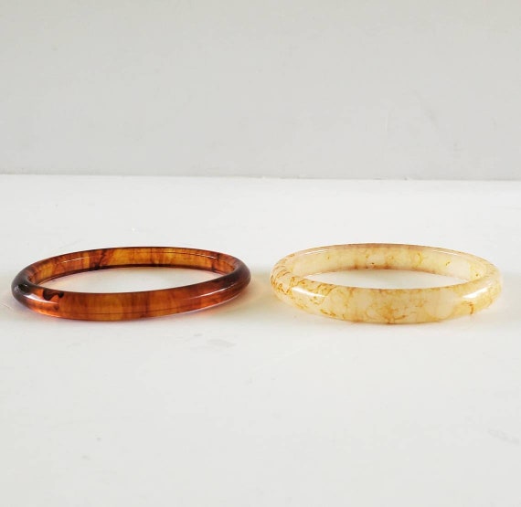 Vintage Bangle Bracelets White  & Brown Lucite Pl… - image 4