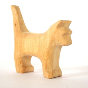 Süße, kleine Katze, handgeschnitzte Holztiere