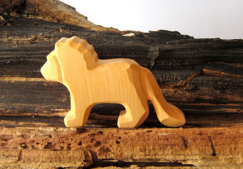 Löwe, Holzspielzeug, geschnitzte Tiere Bild 6