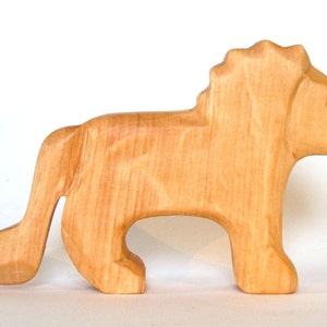 Löwe, Holzspielzeug, geschnitzte Tiere Bild 2