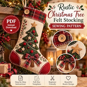 Può includere: Un cartamodello per calza natalizia in feltro beige con un albero verde, bacche rosse e stelle dorate. Il risvolto è a quadri rossi e verdi con un bottone in legno. Testo: "Rustic Christmas Tree Felt Stocking SEWING PATTERN".