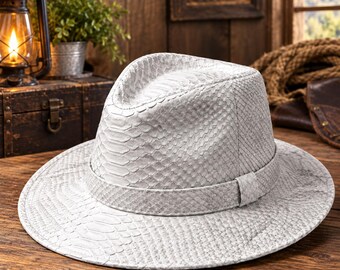 Chapeau de cowboy en cuir embossé peau de serpent fait main, style fedora