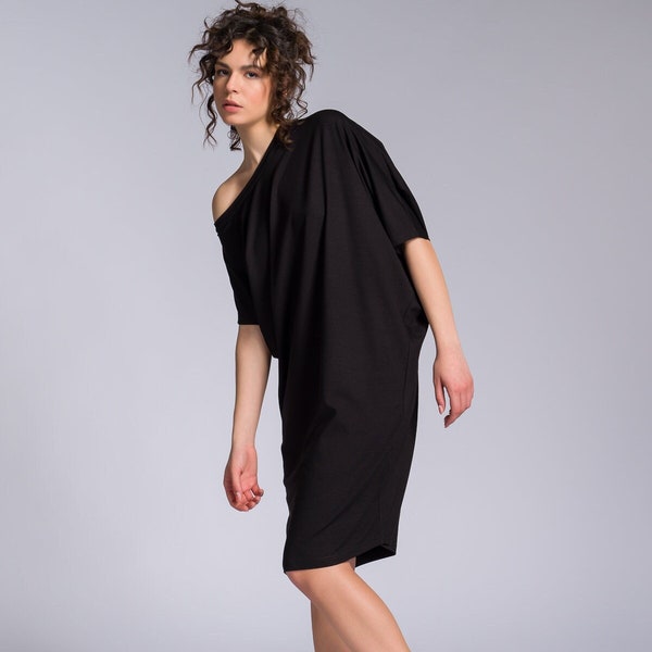 Asymmetrisches Minikleid mit Fledermausärmeln A92282