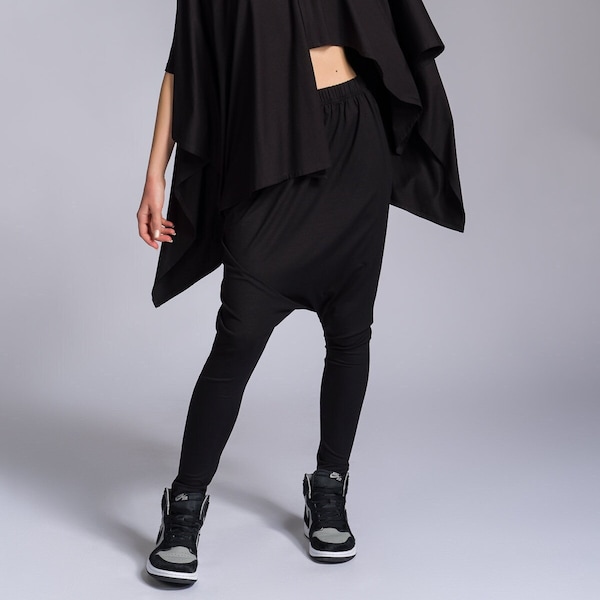 Pantaloni in jersey con cavallo basso e gamba stretta A92252
