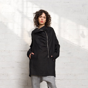 Veste en lin grande taille, Veste en lin à fermeture à glissière asymétrique, Trench en lin à fermeture éclair certifié OEKO-TEX A92183