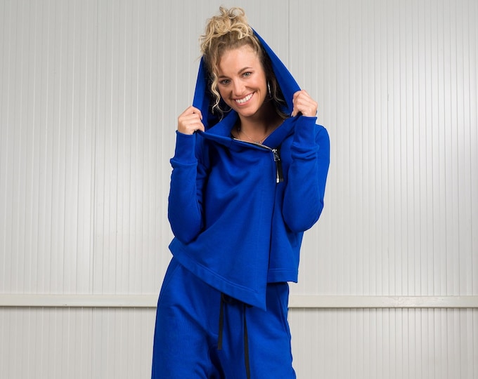 Asymmetric Sweatshirt with Large Hood A92063