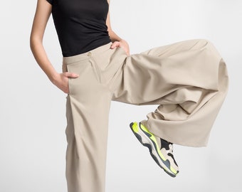 Pantalones de pierna ancha, acampanados con bolsillos, con detalle de pierna clara y altura ajustable