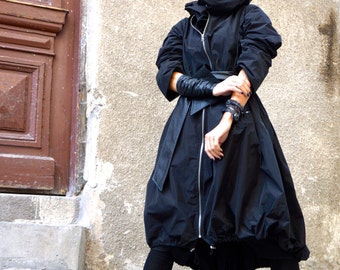 NOUVELLE collection - Imperméable noir à capuche avec fermeture éclair / Blazer printanier / Trench extravagant avec ceinture en cuir écologique / Manteau long par Aakasha A07372