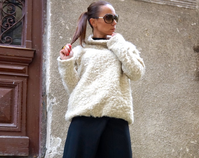 Winter Ivory Wool Long Sleeves Turtle Neck Top / Extravagant Blouse with Side Pockets   by AAKASHA A20334