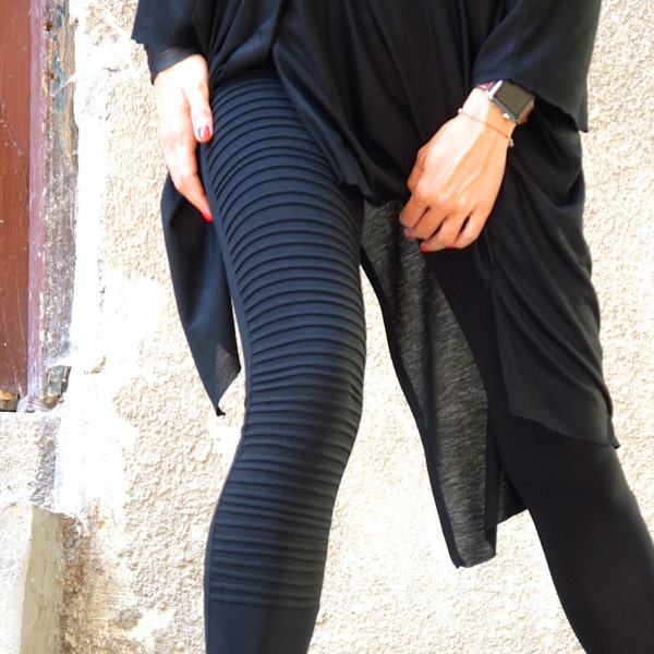 NOUVELLE COLLECTION Leggings noirs extra longs / Une jambe côtelée sur le devant / Dos élastique en viscose ultra doux et confortables par Aakasha A05539