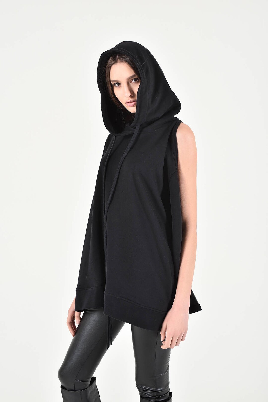 Felpa con cappuccio e spalle scoperte stravagante A90228