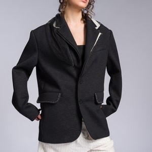 Maskulin geschnittener Blazer mit Kontrastdetails A92233 Bild 6