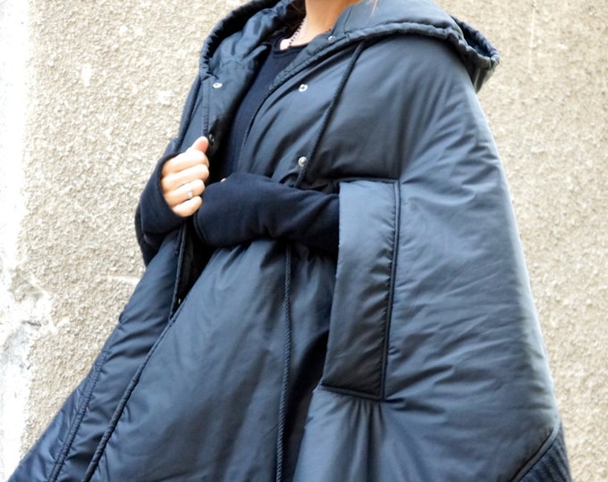 Black Quilted Hooded Poncho - Waterproof Asymmetric Shawl