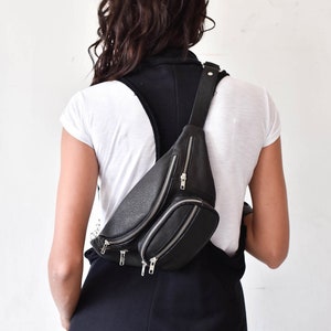 Sac banane en cuir véritable, bandoulière zippé, plusieurs poches zippées