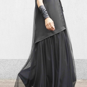 Maxi robe extravagante en tulle A90495