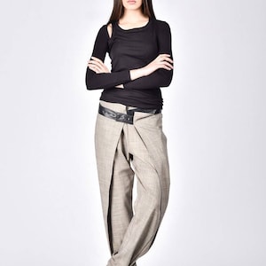 Elegant linen pants with leather belt A05720