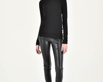 Faux Leather leggings with pockets and zippers A90229