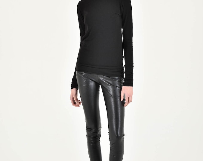 Faux Leather leggings with pockets and zippers A90229