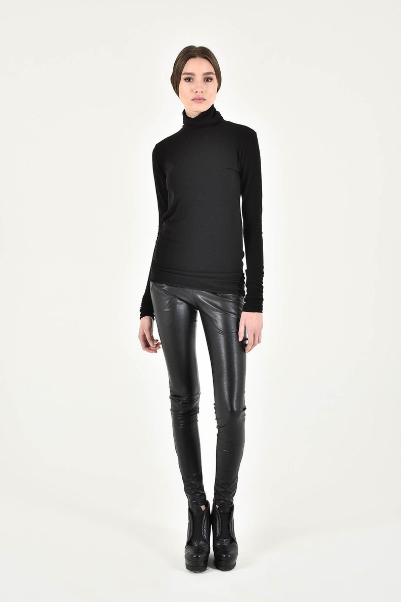 Faux Leather leggings with pockets and zippers A90229 image 1