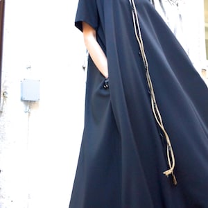 Plus Size Maxi Kleid / Schwarzer Kaftan / Extravagantes langes Kleid / Partykleid / Daywear Kleid von AAKASHA A03137
