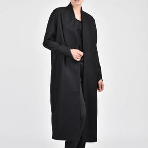 Manteau noir doublé d'hiver / Poches latérales / Manteau moulant en laine / Manches asymétriques extravagantes / Fabriqué à la main par Aakasha A07678