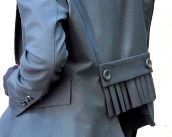 Nuovo blazer nero elegante / Nuovo cappotto autunnale /Cappotto nero in lana fredda/Blazer stravagante asimmetrico con bottoni di Aakasha A10311