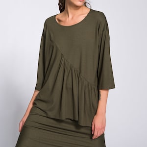 Loose Blouse with Front Gathering A92334