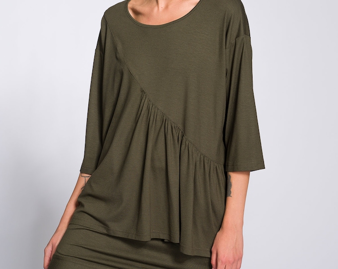 Loose Blouse with Front Gathering A92334