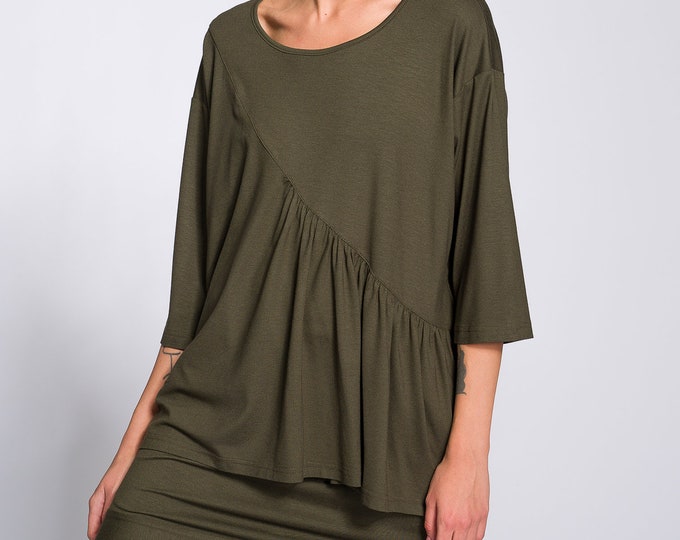 Loose Blouse with Front Gathering A92334