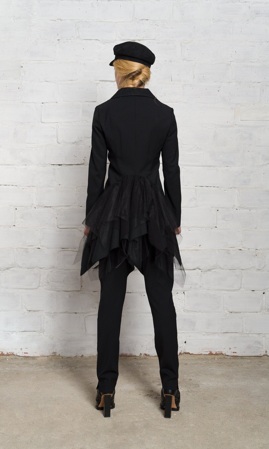 Black Blazer Cutaway Closure Peplum Tenchckat With Tulle