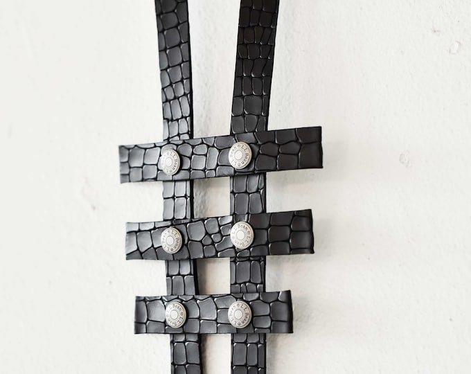 Trendy Leather necklace with crossed ornaments A16854
