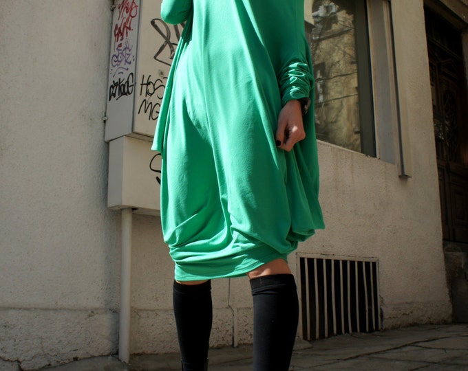 Oversize Green Loose Casual Top / Asymmetric Raglan Long Sleeves Tunic One Size / Maxi Blouse A02044