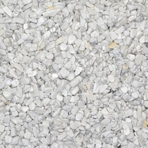 Materiali di fantasia: 1/2 libbra di caduto di pietre Howlite Chip dimensioni w / carta d'identità - rocce levigate!