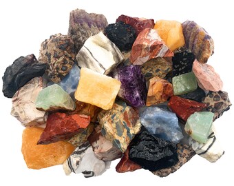Puede incluir: Una colección de diversas rocas y piedras de colores y texturas. Las rocas son una mezcla de naturales y pulidas, con colores que incluyen verde, rojo, naranja, morado, azul y negro.