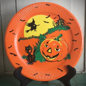 NOS Vintage Halloween Party Paper Plate BEACH Old Collectible Holiday Decor Autumn Fall Display Pumpkins Witches Howling Black Cats Prop