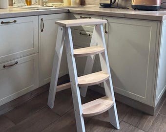 Opklapbaar krukje, trapladder voor in huis, keuken of inloopkast. Handgemaakte trapladder van beukenhout.