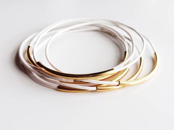 Classic white leather bangle Vertig Leather Bracelet Vintage White – Vertig Store  main image 4